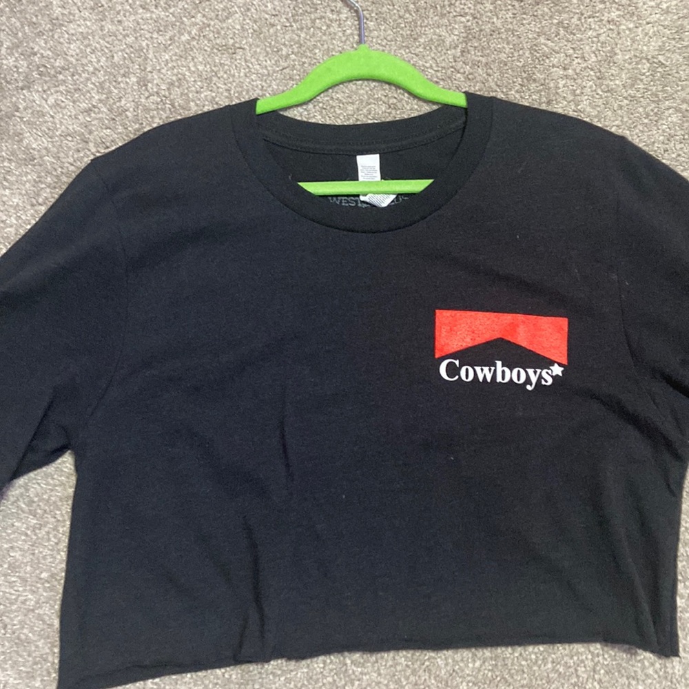 Cropped black t shirt